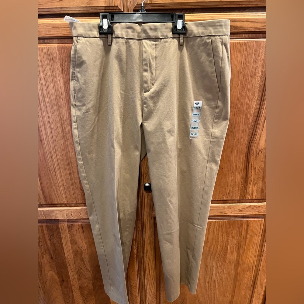 Dockers Men's Khaki Chinos
